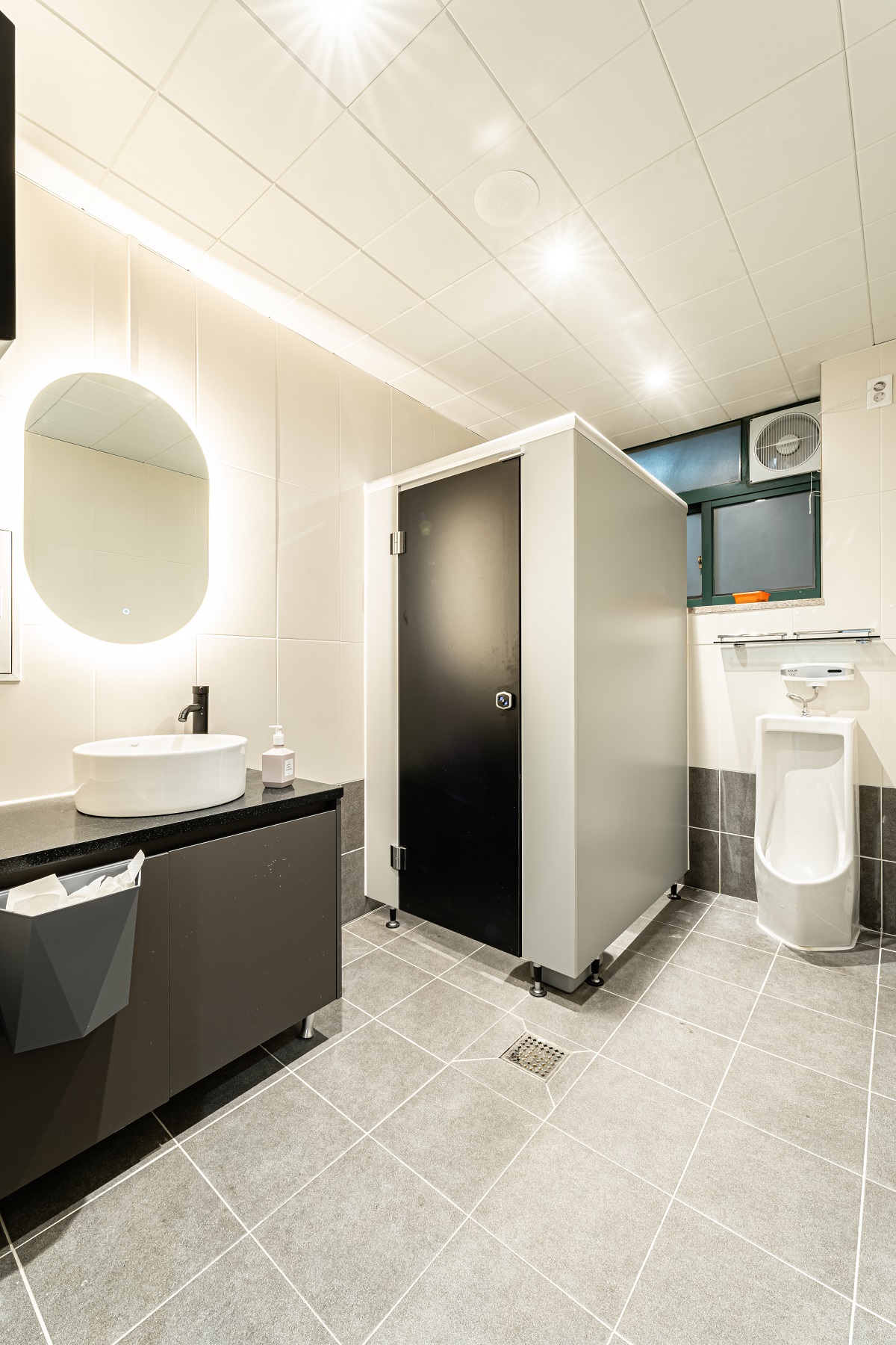 韩国清新白色办公室设计，展现极简之美-11