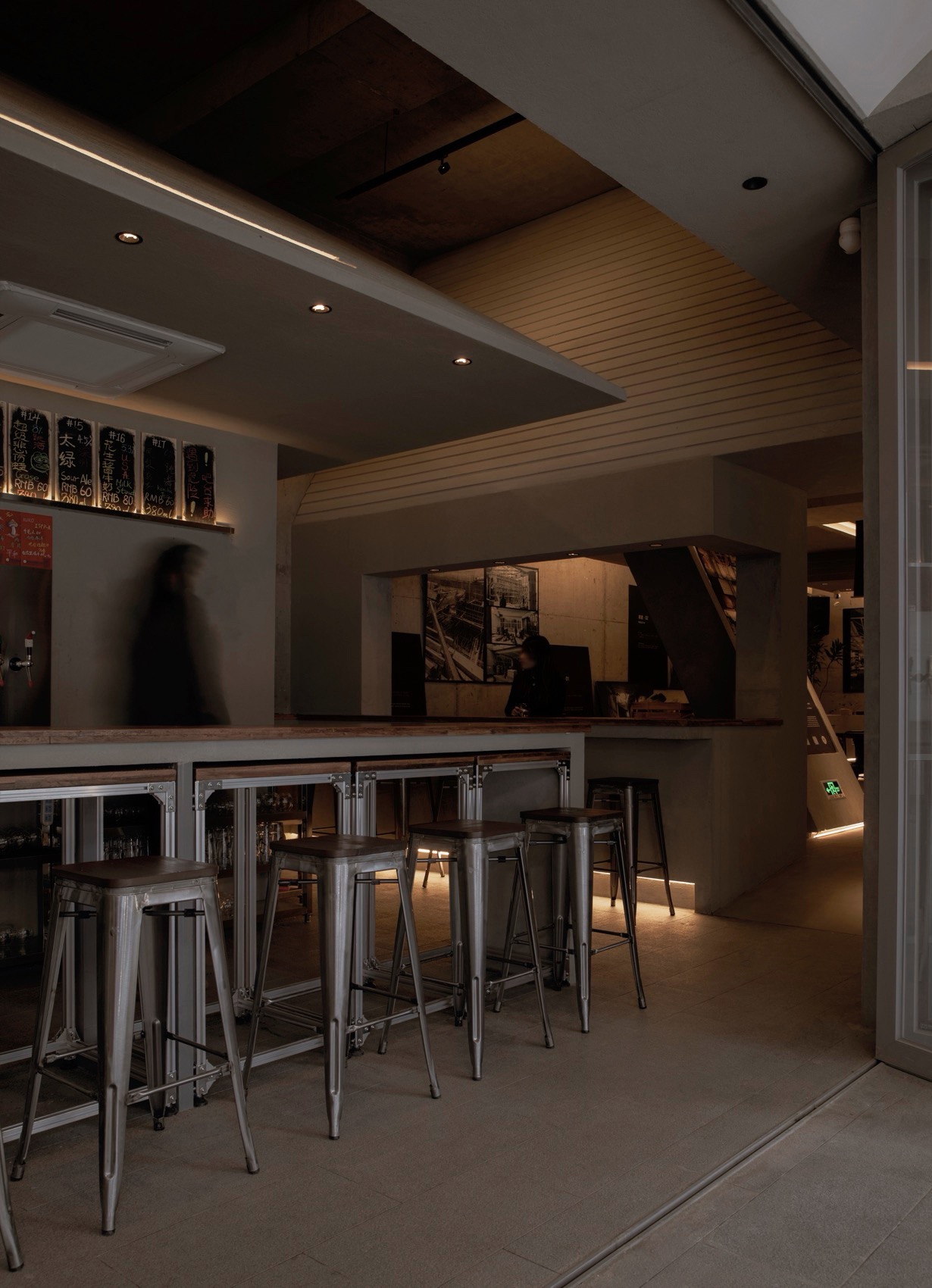 跳海酒馆大钟寺店,北京 / 不山建筑-13