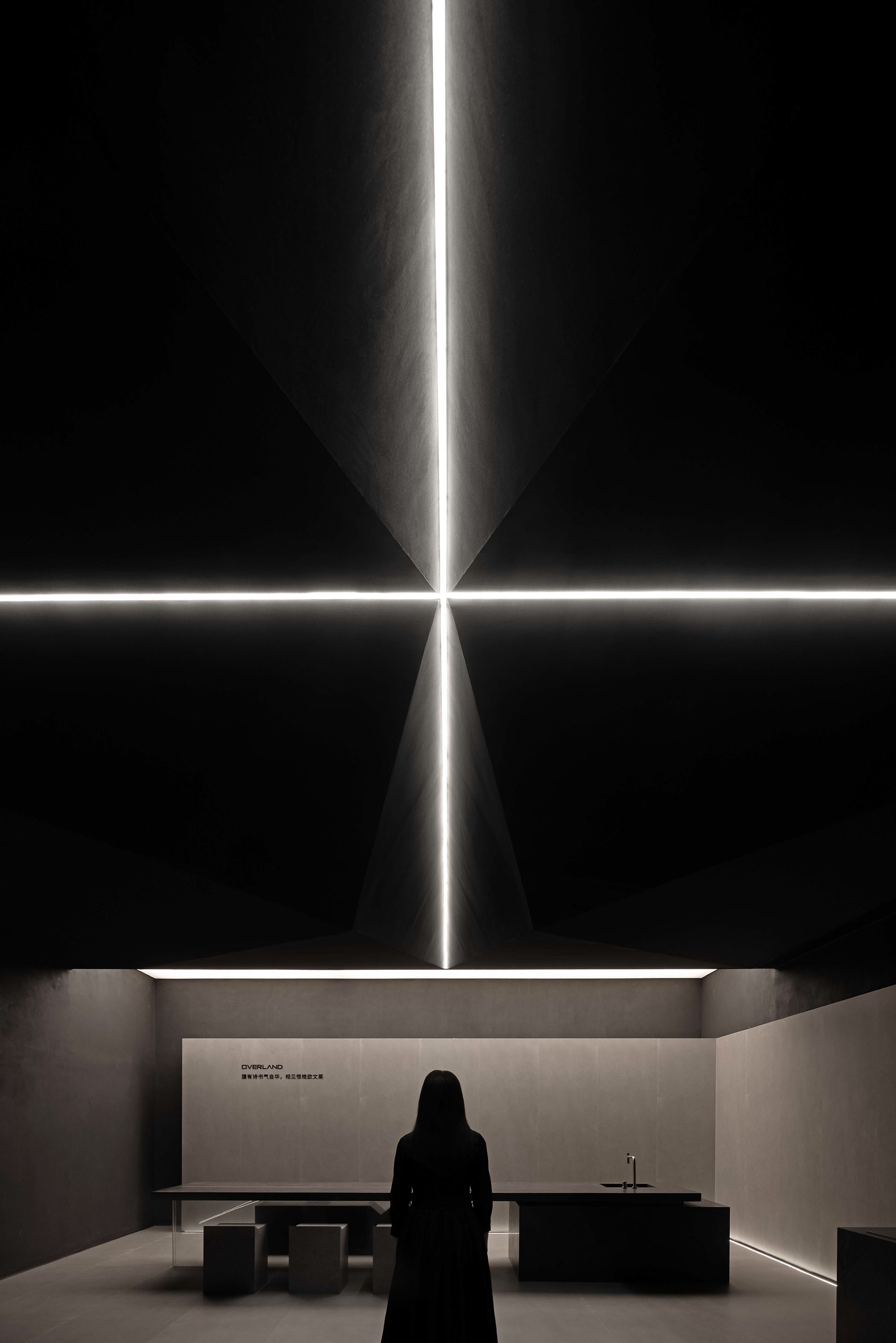 追光·欧文莱陶瓷总部丨中国佛山丨艾克建筑设计-0