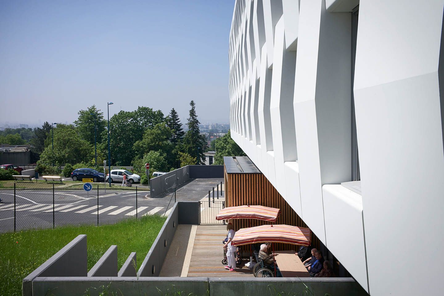 蒙莫朗西养老院

注：EHPAD是法语Établissement d'Hébergement pour Personnes Âgées Dépendantes的缩写，意为失能老人接待机构 ，通俗来说就是养老院Montmorency是一个地名，音译为蒙莫朗西 丨MyanmarMon-27