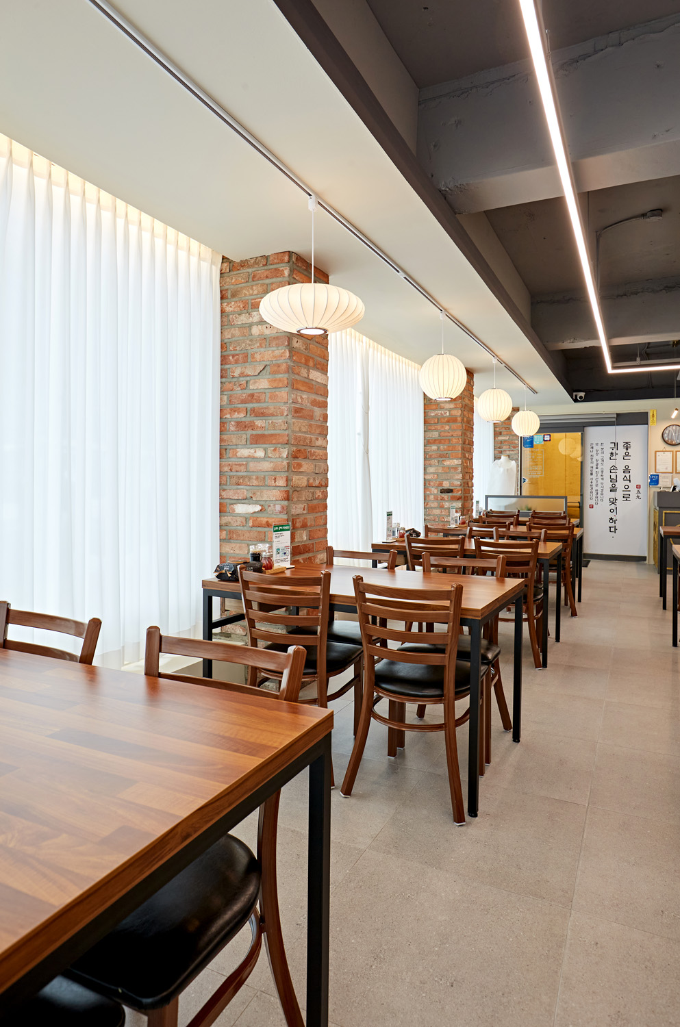 25 平米极简中式住宅，白色与木色完美融合-13