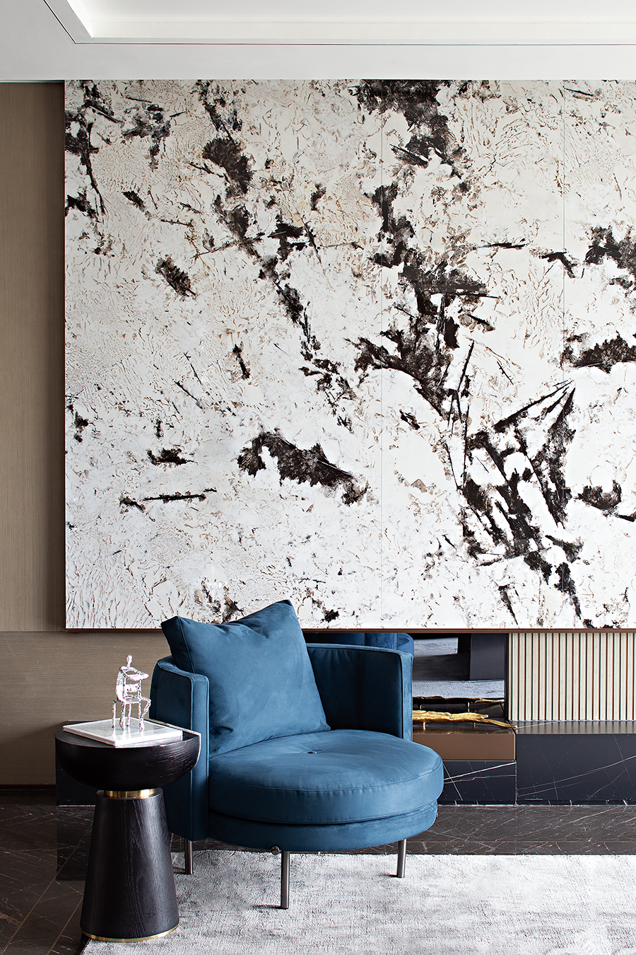 雕塑艺术与光影的奢华平层设计-7