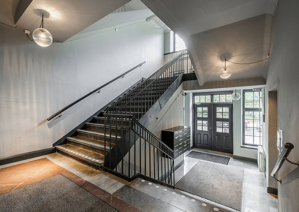 工业风独户公寓,超高天花板与私人露台-27