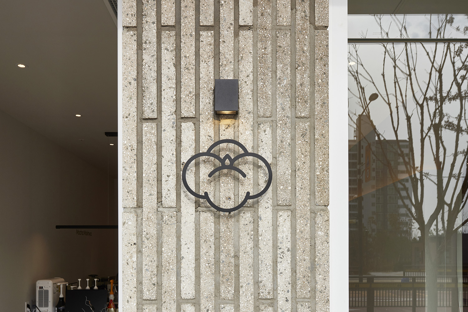 白色极简设计的 12 平小户型咖啡厅-14