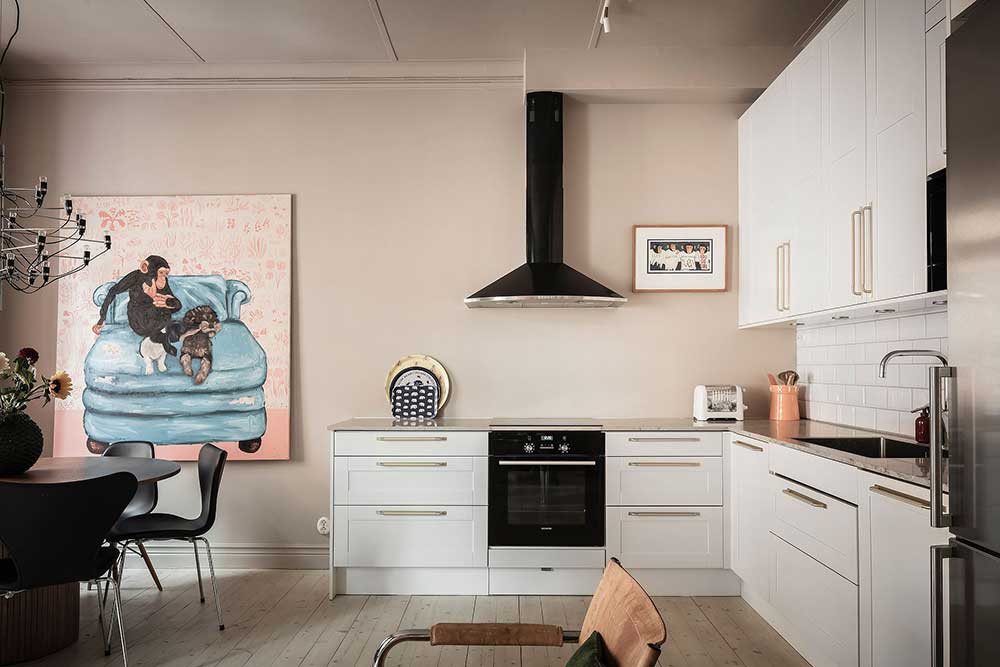 瑞典 48 平米趣味公寓 | 暖色调与幽默壁画完美结合-7