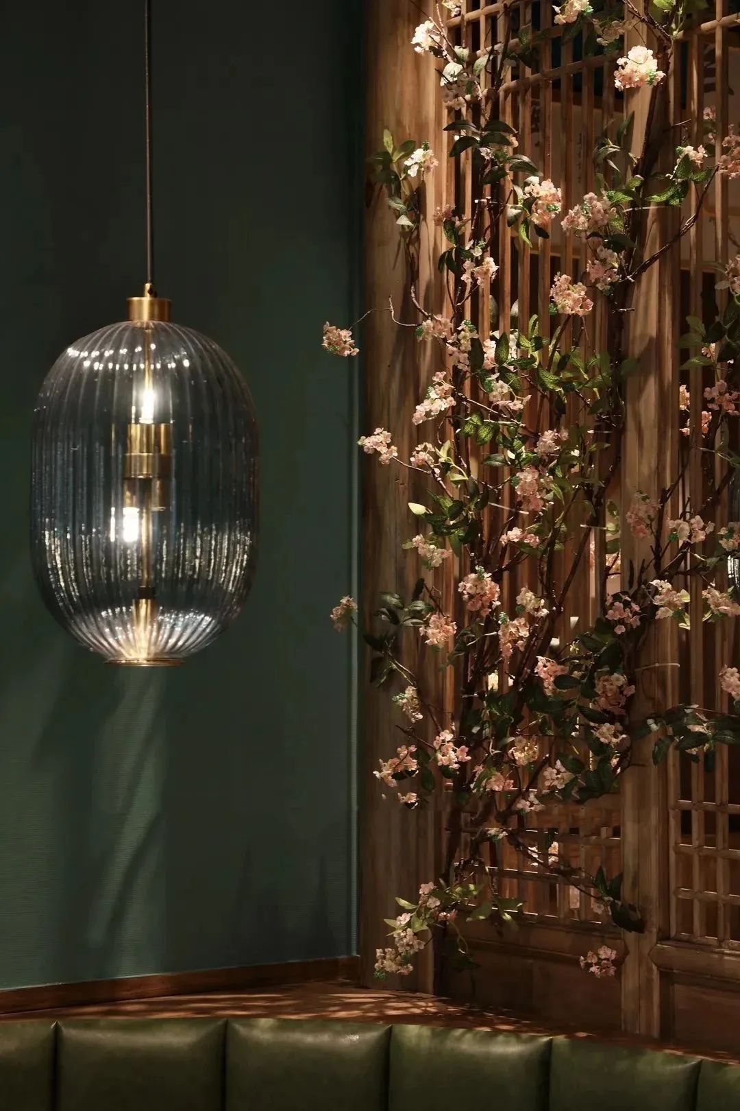 南京锦绣新中式餐厅 | 园林借景与中式色彩的完美融合-23