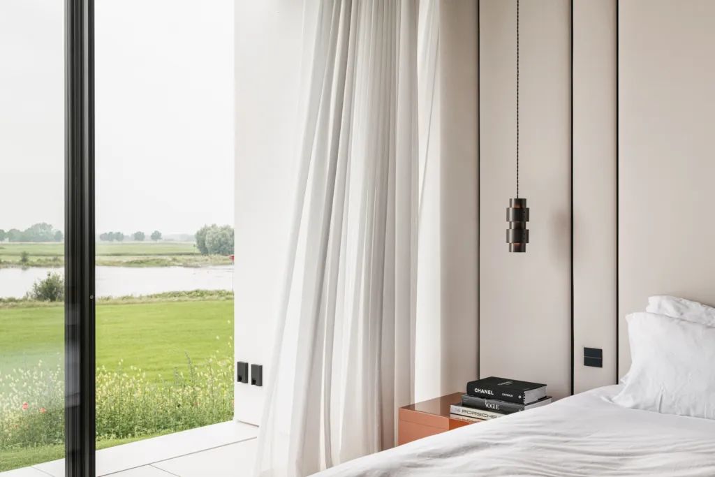 现代极简河畔别墅丨GrantJohnson-26