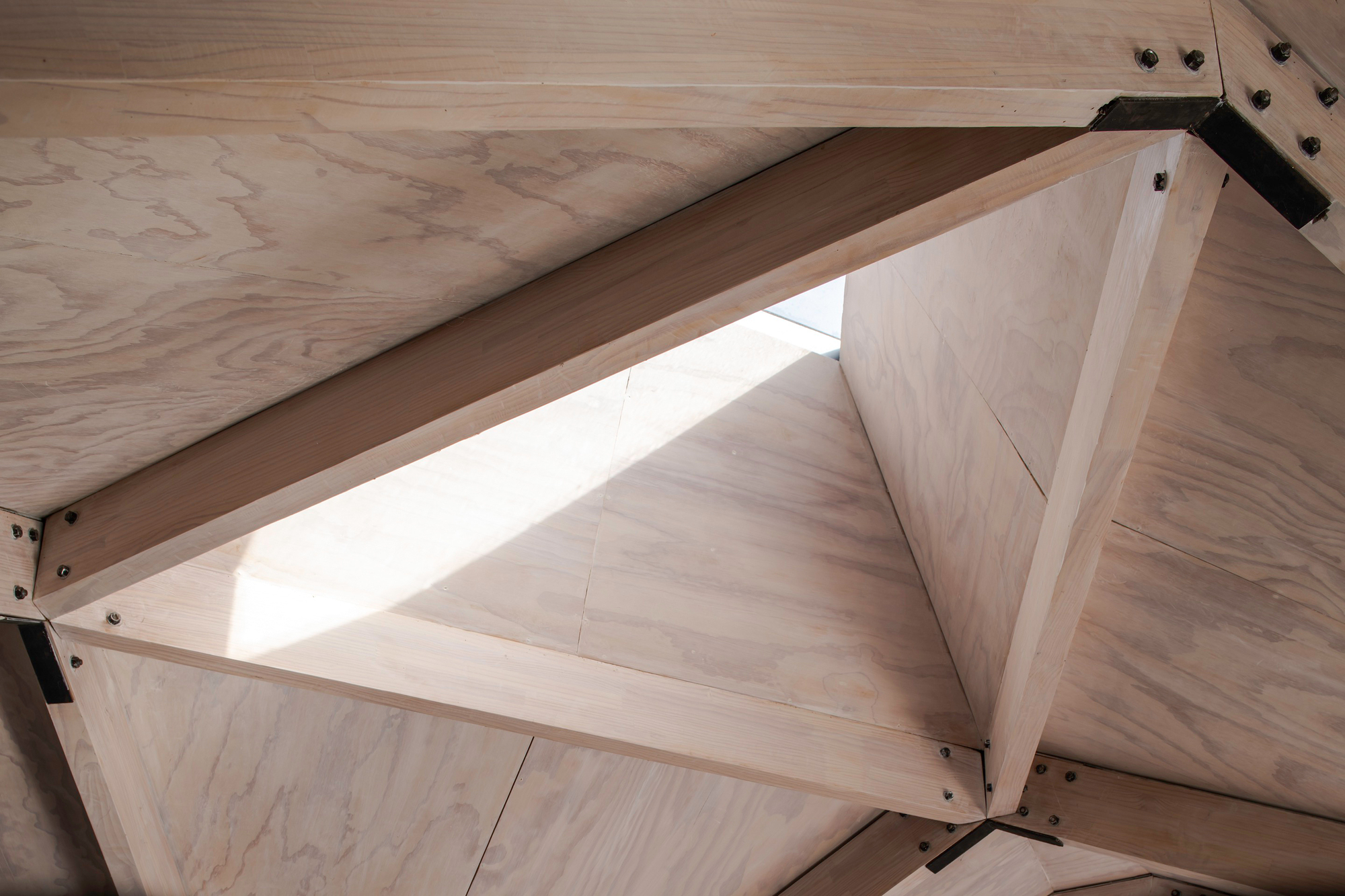 铁人三项运动员之家丨智利圣地亚哥丨Mas & Fernandez Arquitectos-23