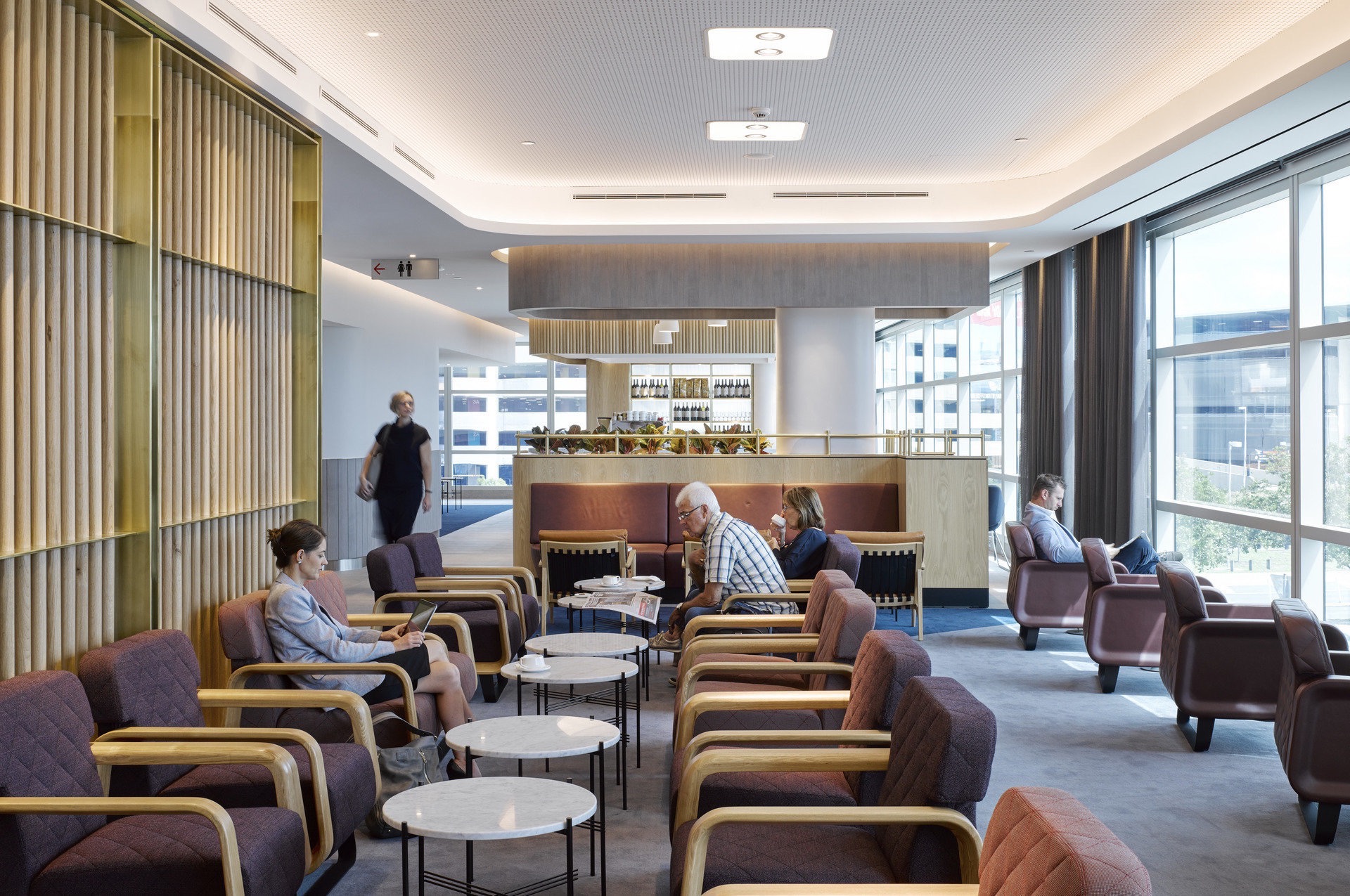 Qantas Domestic Business Lounge, Brisbane Airport | Woods Bagot-5