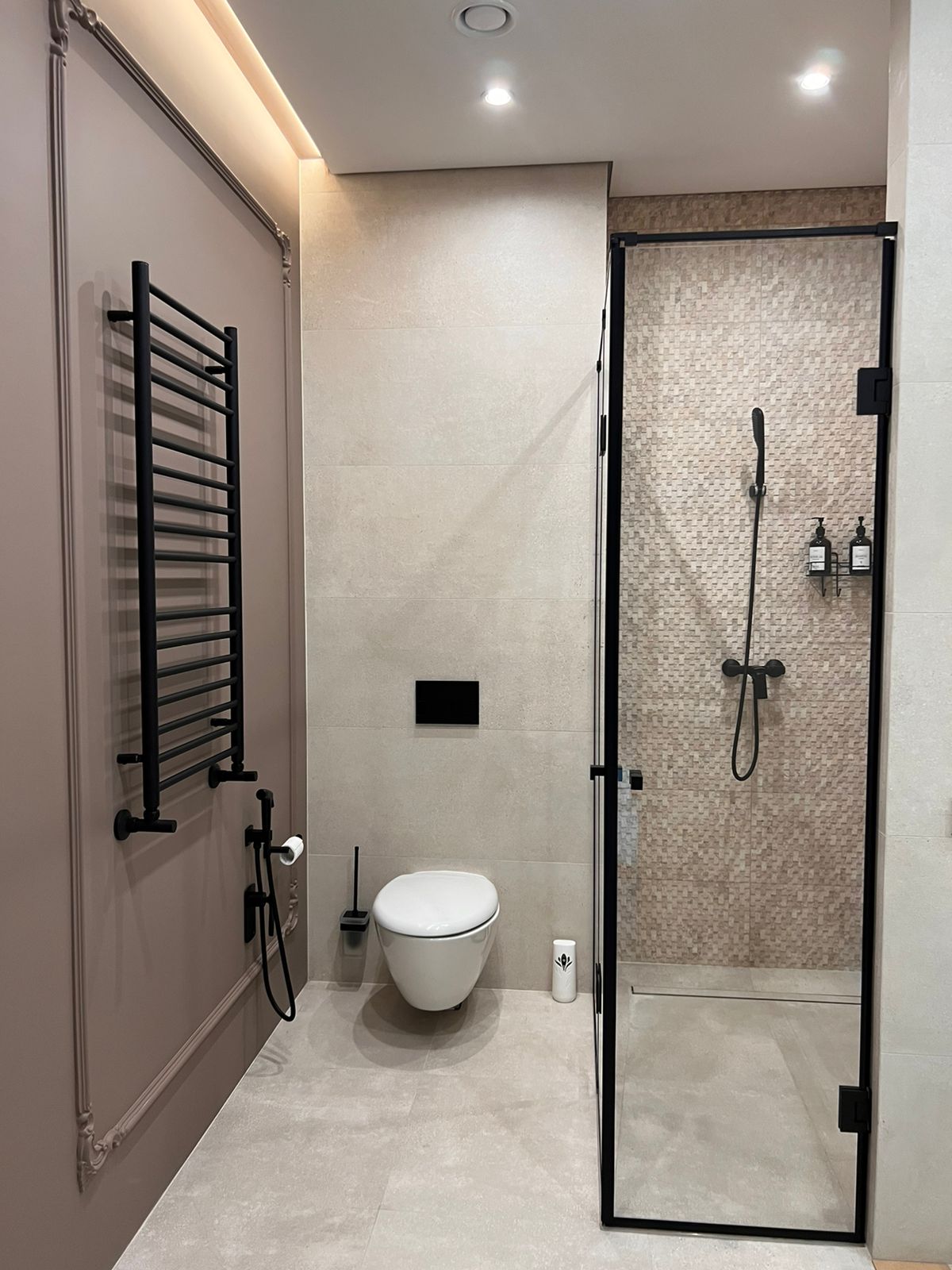 Реализованный дом 150 м2 в Подмосковье. Дизайн-проект интерьера + комплектация материалами, мебелью, светом и другими элементами-1