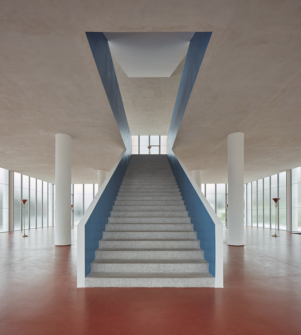 捷克 Tomáš Baťa 纪念馆改造 | 现代简约的神圣空间-25