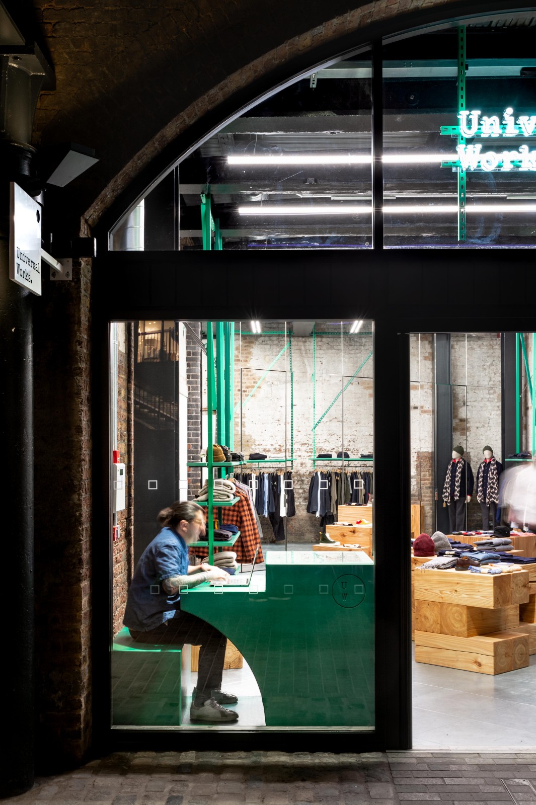 伦敦 Universal Works 工业风男装店-9