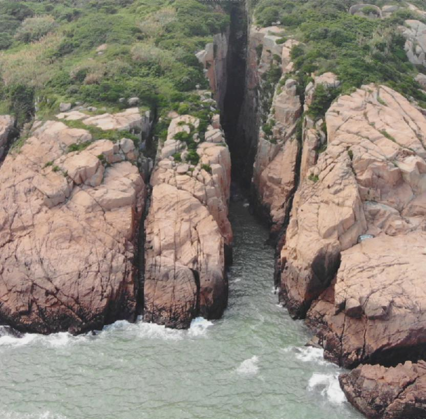 心里那片翻涌的海丨既下山的海-40