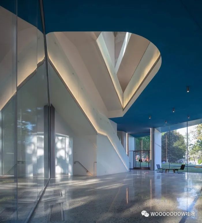 史蒂文·霍尔的冬季视觉艺术中心——融入自然的轻盈建筑-12