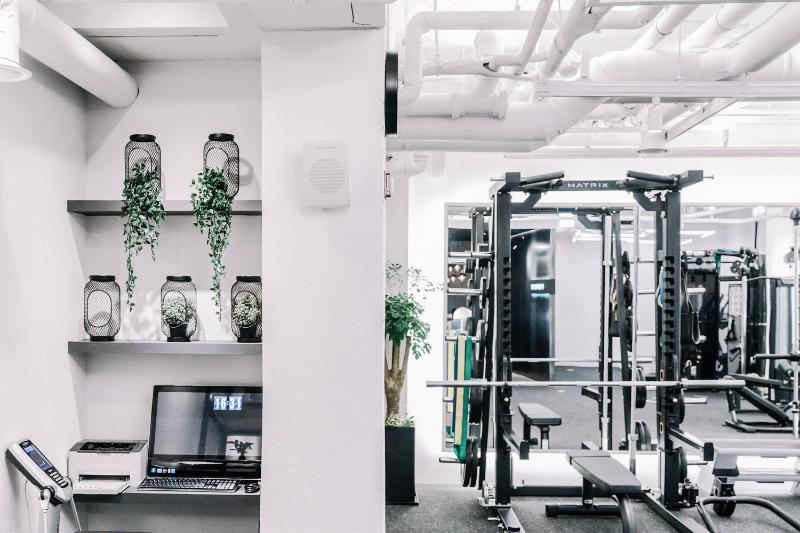 简约 80 平米健身中心，黑白风格打造舒适空间-4