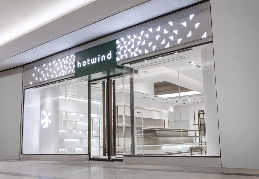 成都热风太古里形象店 | 突破传统,打造深色时尚空间-7