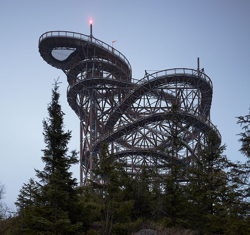 盘旋山林间的天空步道-4