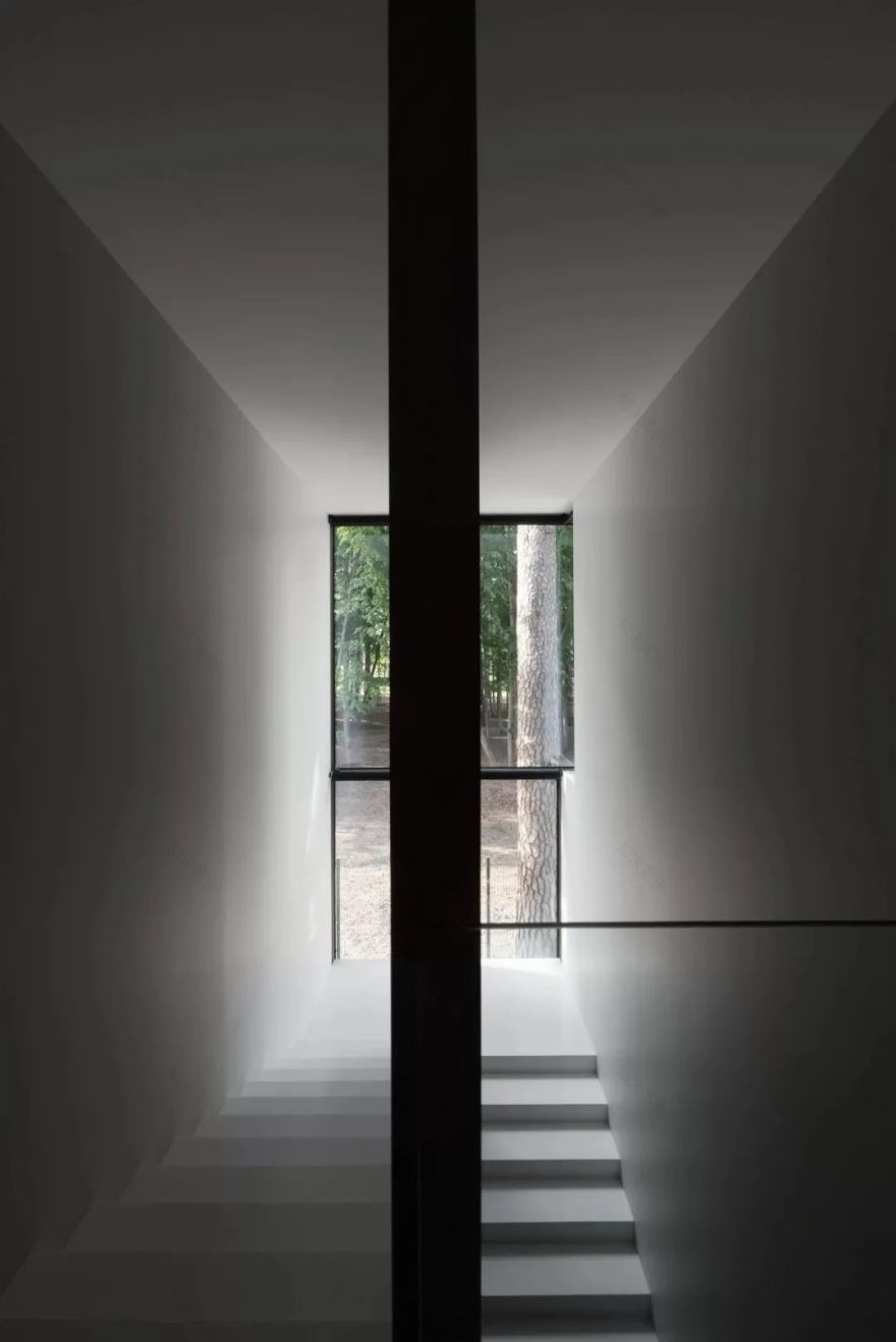 莫斯科郊区别墅,极简美学与自然融合的典范-44