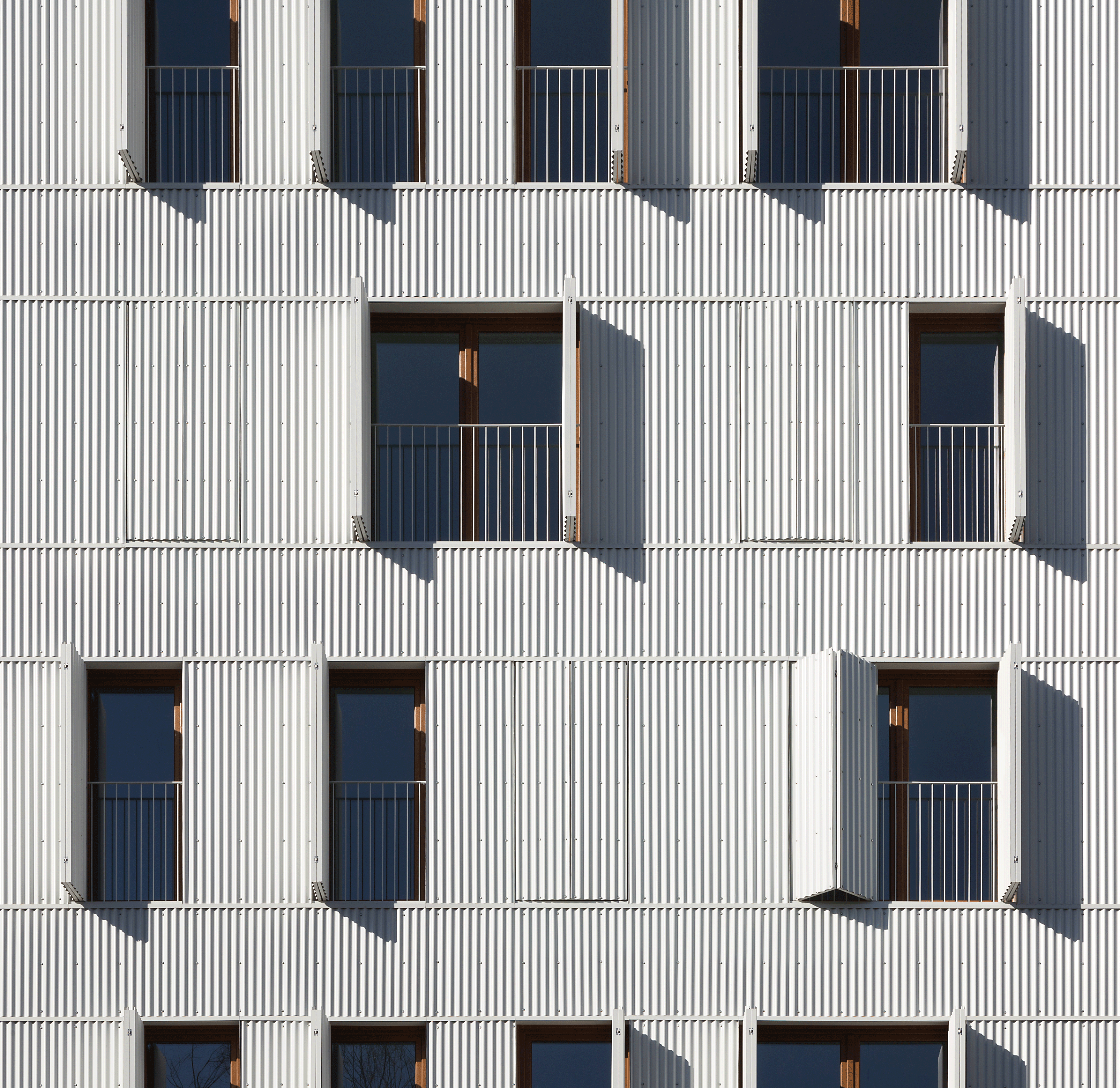 Madrid Adelfas 98 绿色住宅大楼，双体积设计优化自然光-21