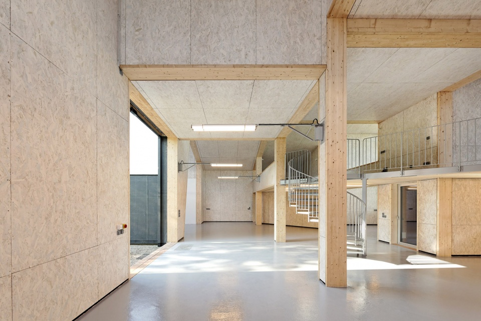 隐形建筑与身体对话 · 法国艺术家工作室设计丨Didier Fiúza Faustino-16