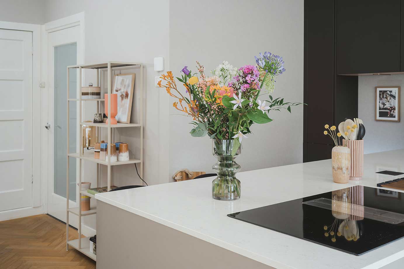 Velp带烹饪岛的厨房设计丨Avanti Keukens-49