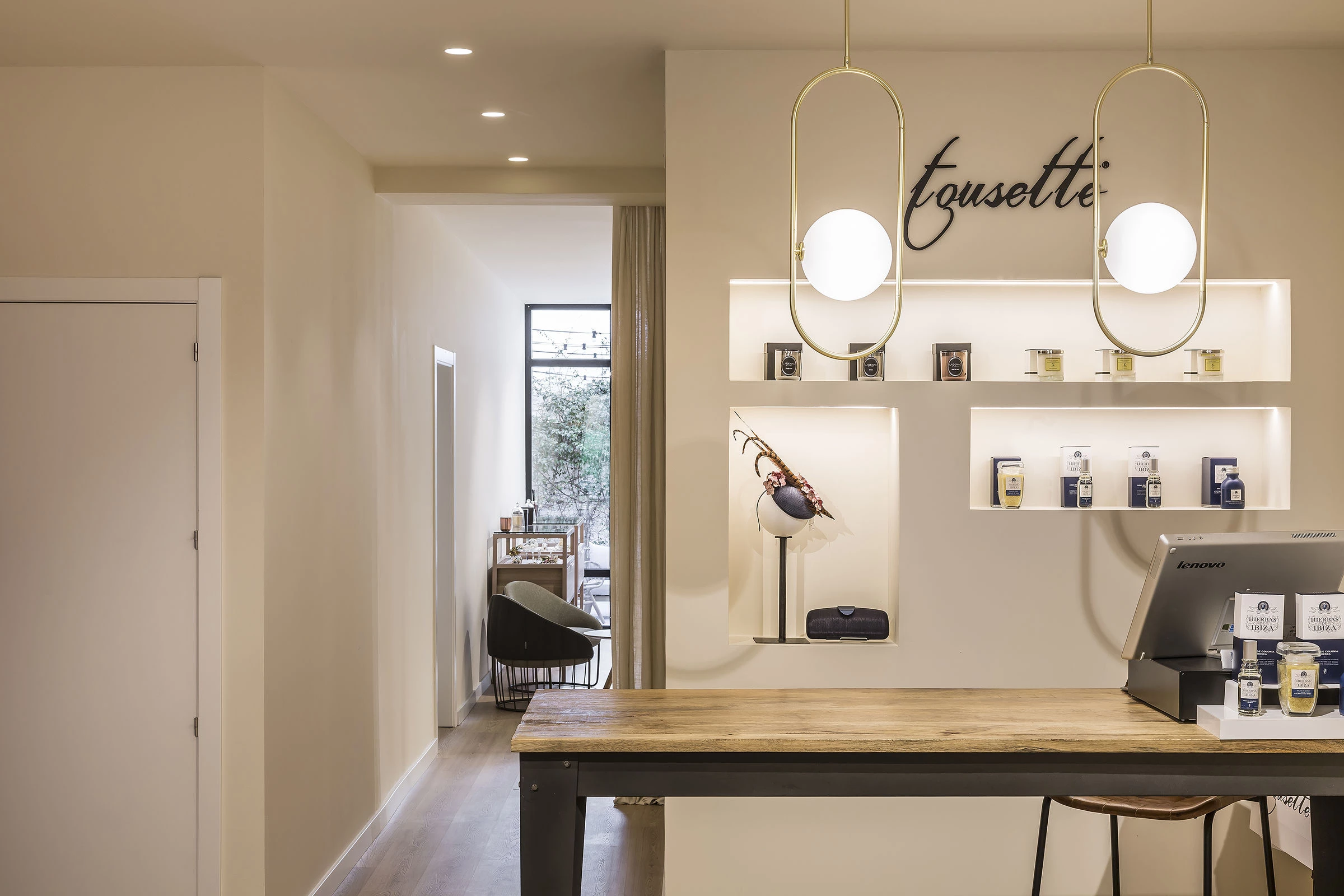 西班牙 Tocados Tousette 婚庆空间设计-13