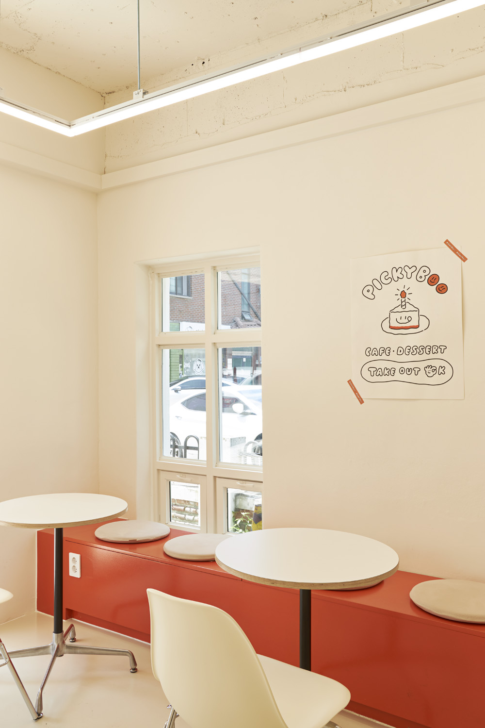 11 坪可爱红色甜品店的温馨室内设计-11