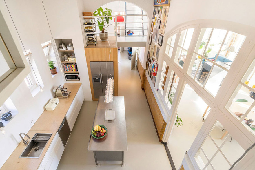 历史学校建筑改造的明亮工业风格荷兰阁楼-17