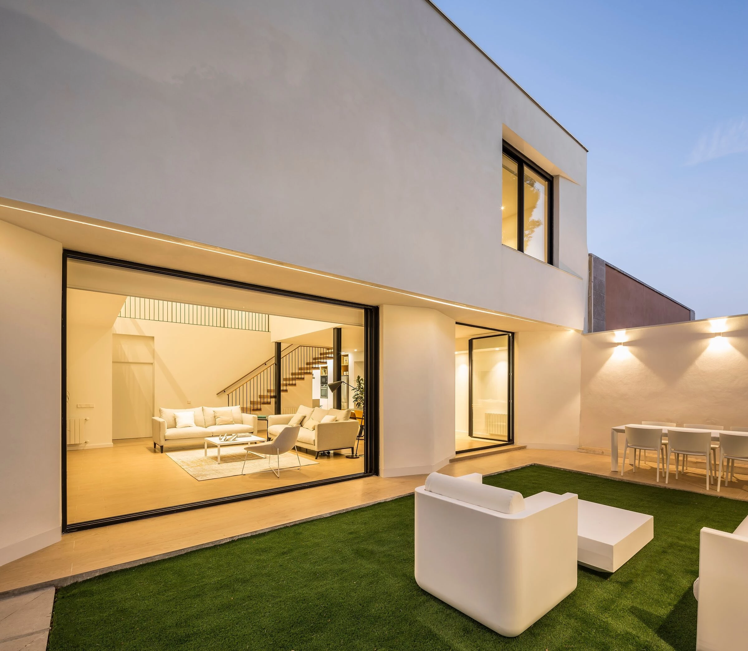 西班牙 Godella 简约现代别墅设计-25