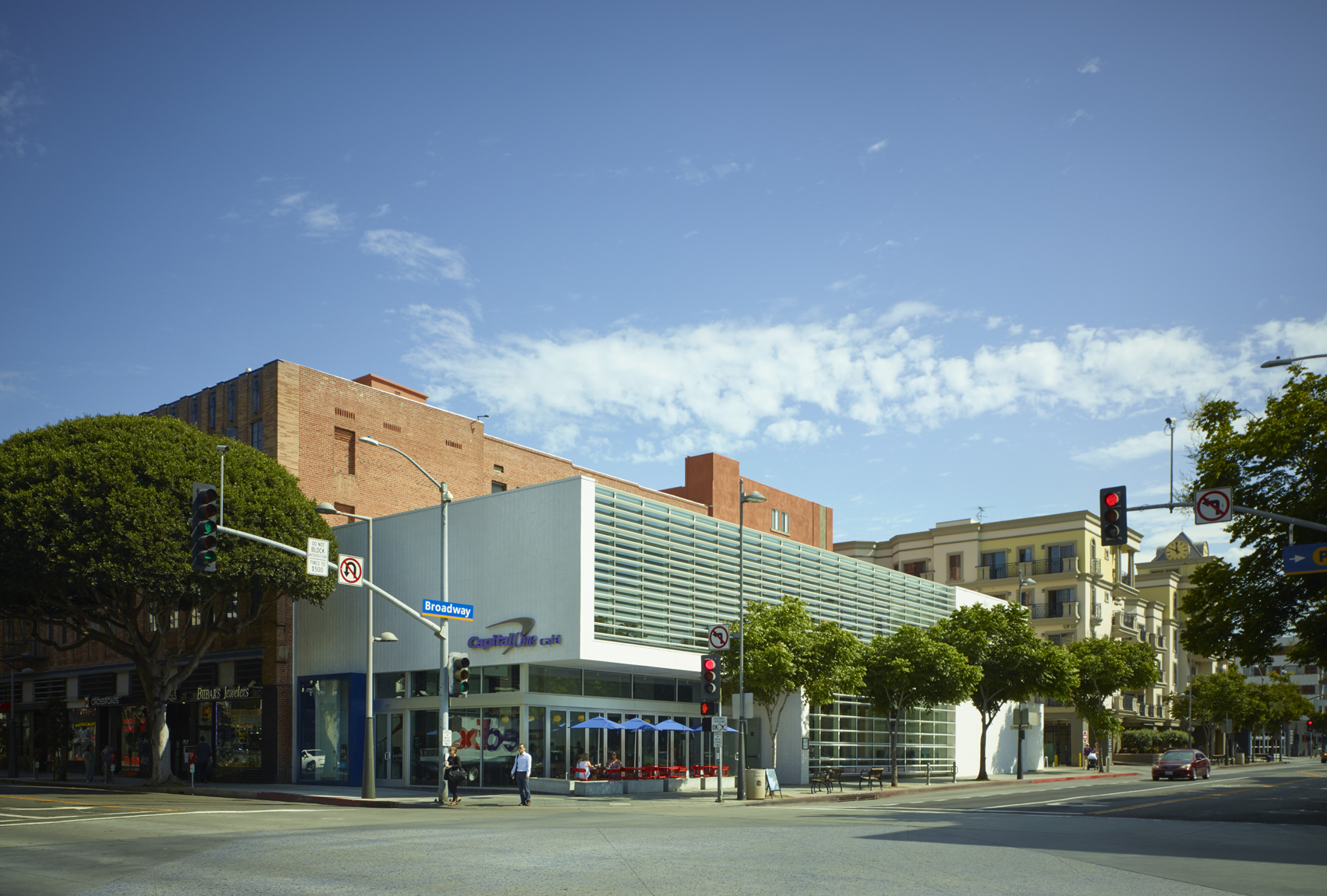 第一资本银行和咖啡馆-11