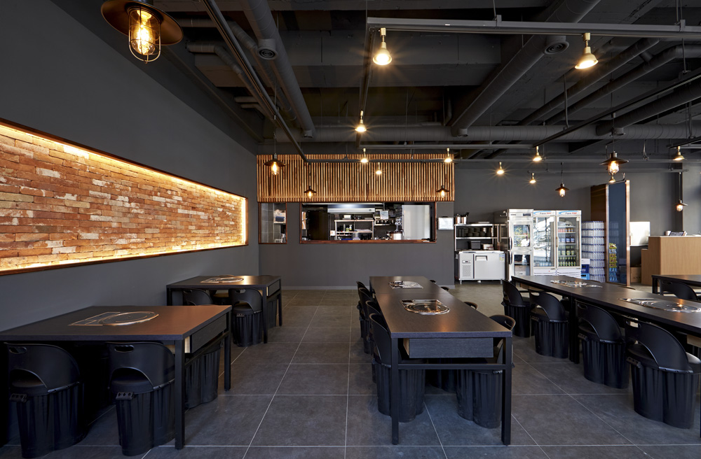 现代简约别墅 | 光影艺术的完美呈现-9