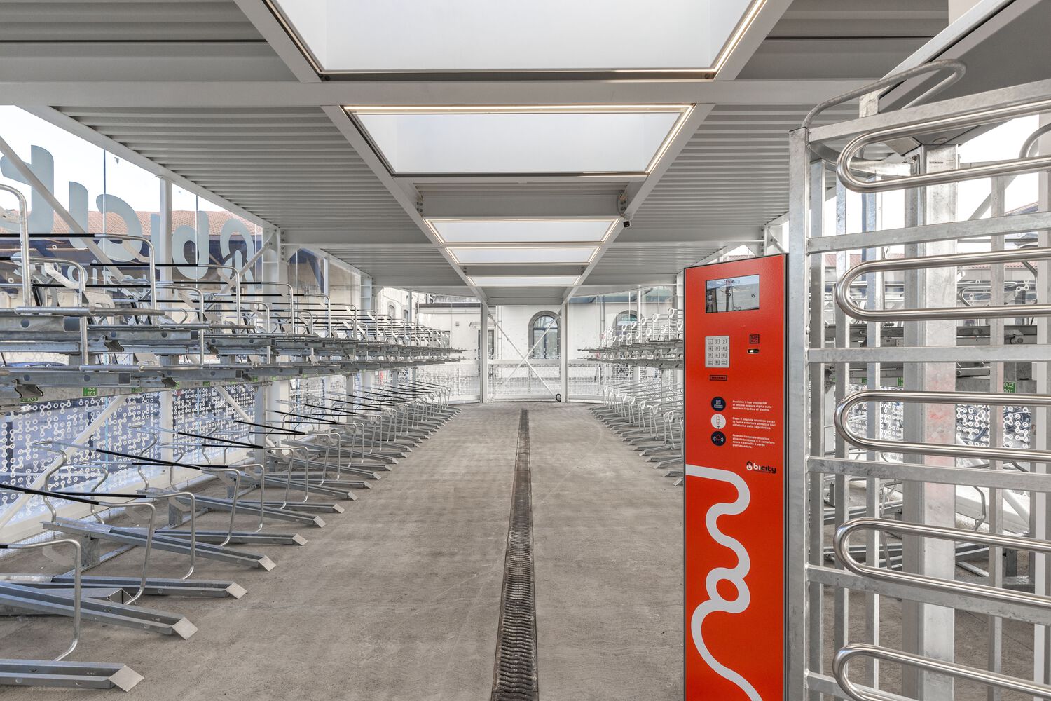 意大利贝加莫发光的自行车站丨Studio Capitanio Architetti-18