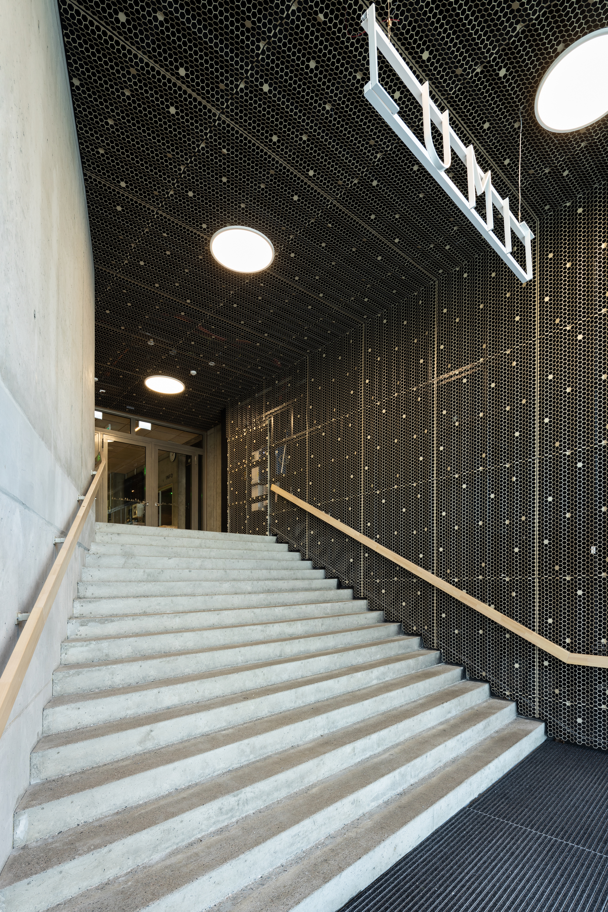 卢米特艺术高中丨芬兰库奥皮奥丨Lukkaroinen Architects-52