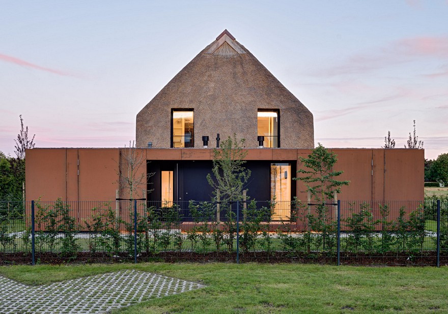 德国普雷罗度假屋 现代茅草屋诠释-6