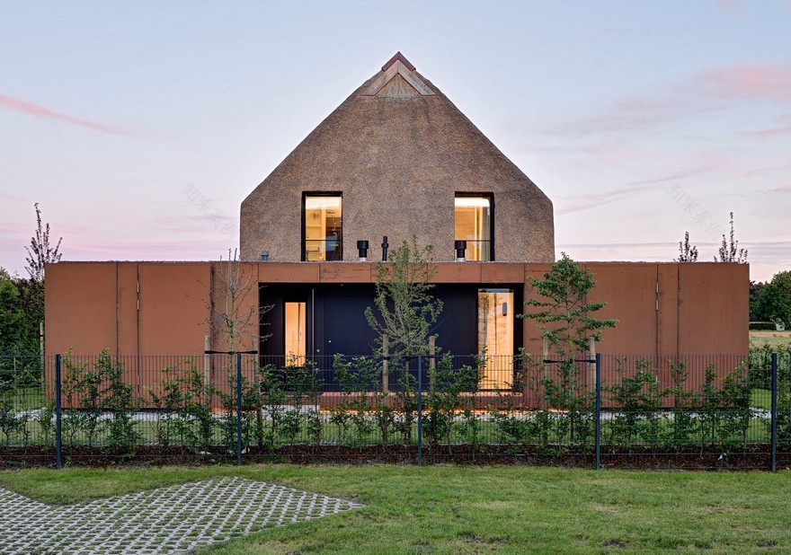 德国普雷罗度假屋 现代茅草屋诠释-6