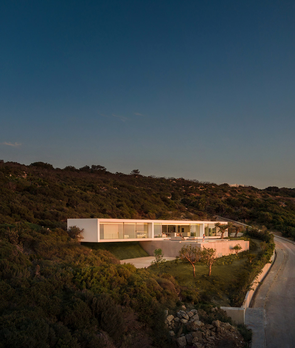 空中之屋 · 嵌入山体的宁静海景住宅丨Fran Silvestre Arquitectos-7