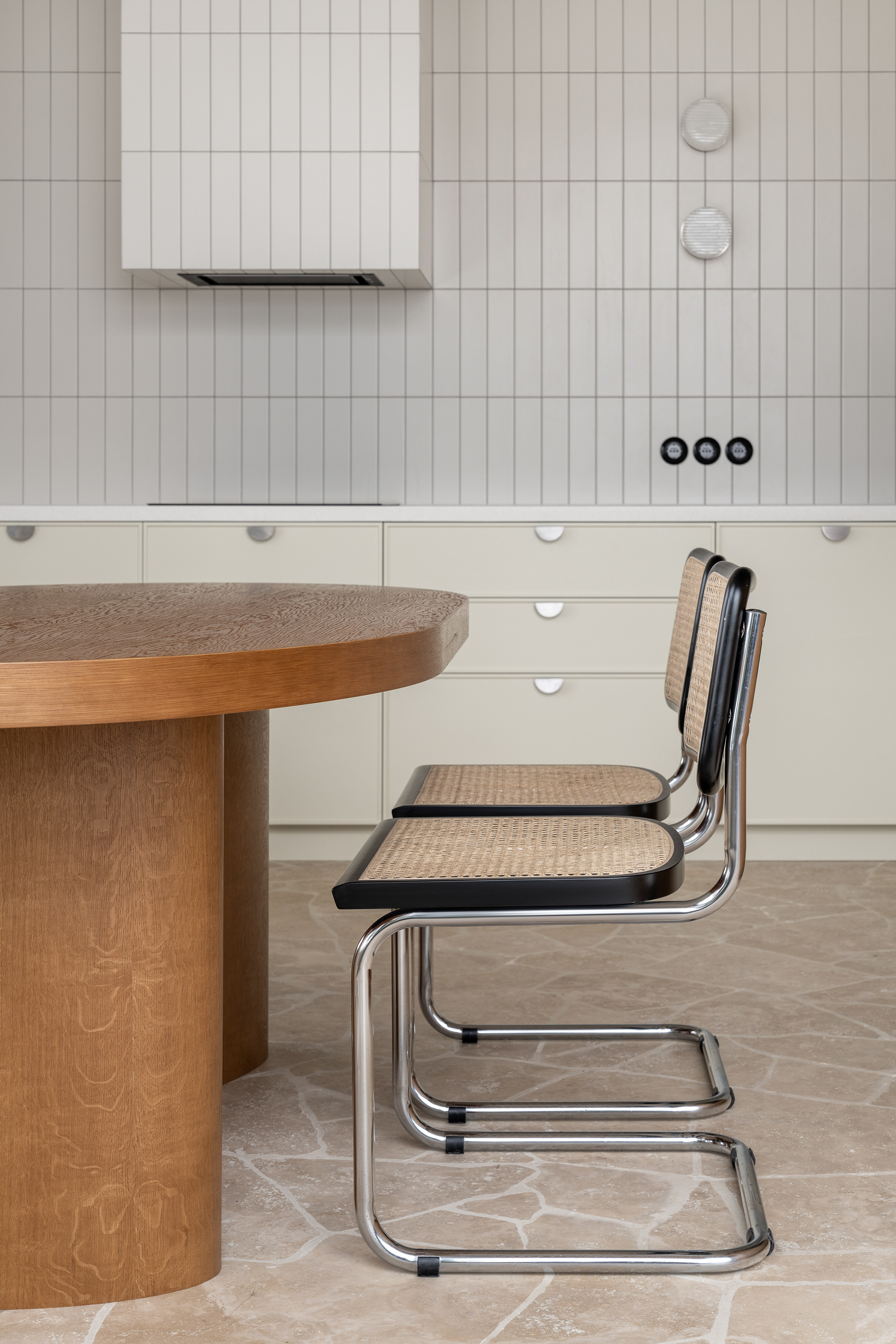 VSLKVSKA | A two-story apartment design-47