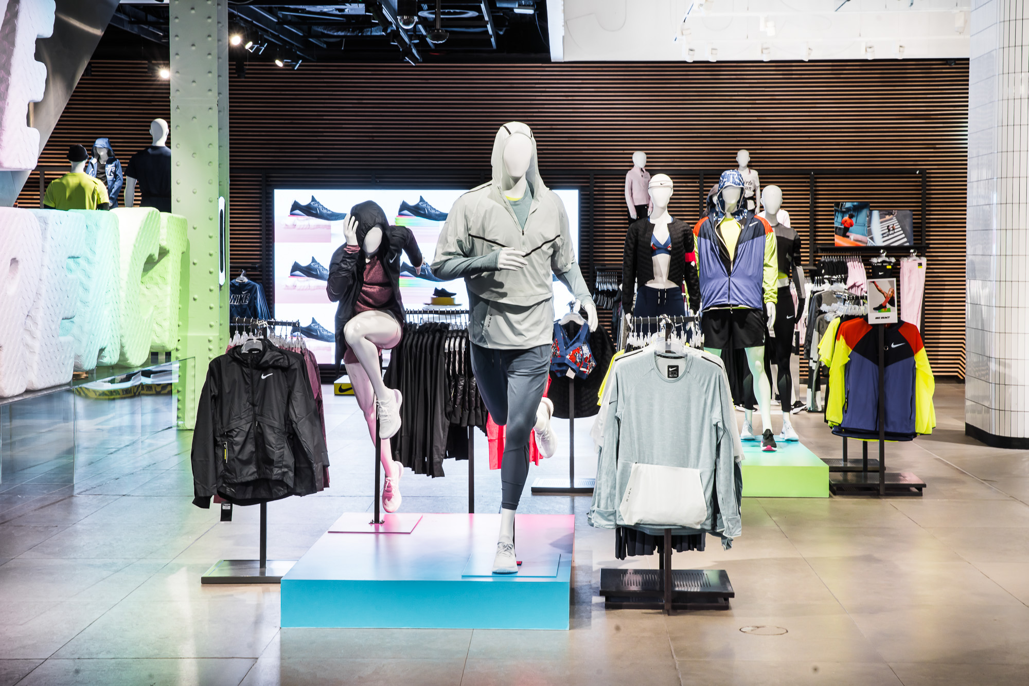 Nike React at Nike Town London – mannequins by Hans Boodt Mannequins-5