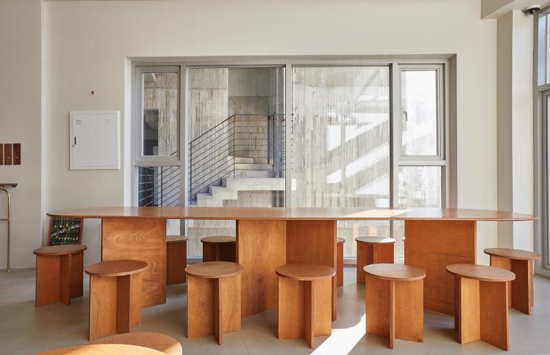 22 平米高级核桃色调店面设计，尽显奢华与温馨-7