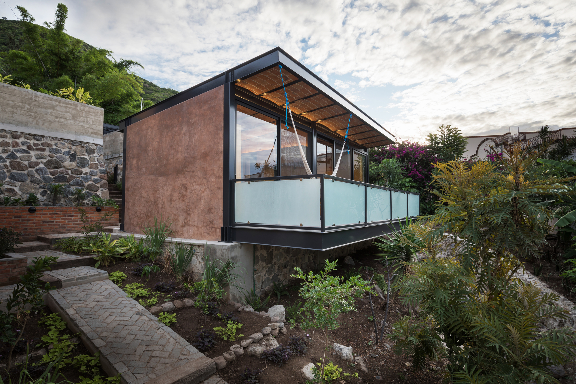 Mountain Tiny Houses / Indico-19