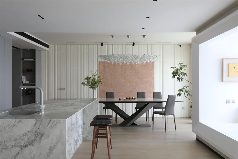 现代位于湖畔的大平层住宅丨中国-10