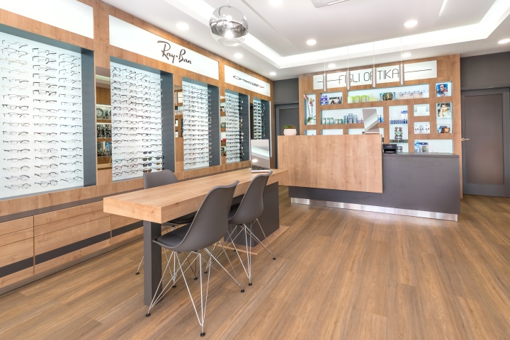 匈牙利小镇的温馨光学店-11