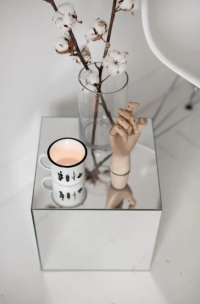 瑞典 38 平米中性风公寓，大胆运用橙色冲浪板打破单调-17