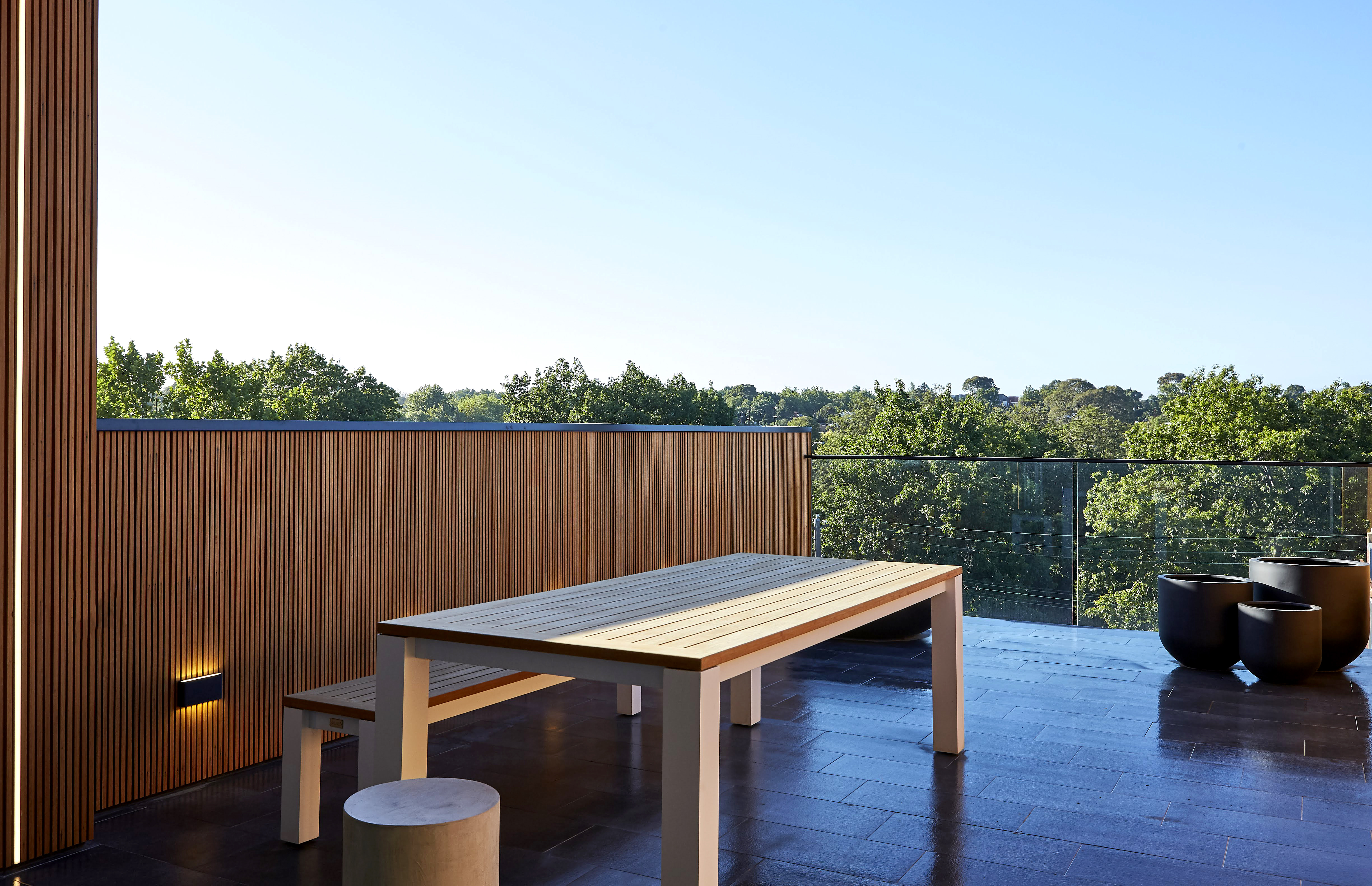 融入线性元素的现代办公空间-5