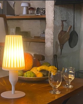 Helgé系列可充电台灯设计