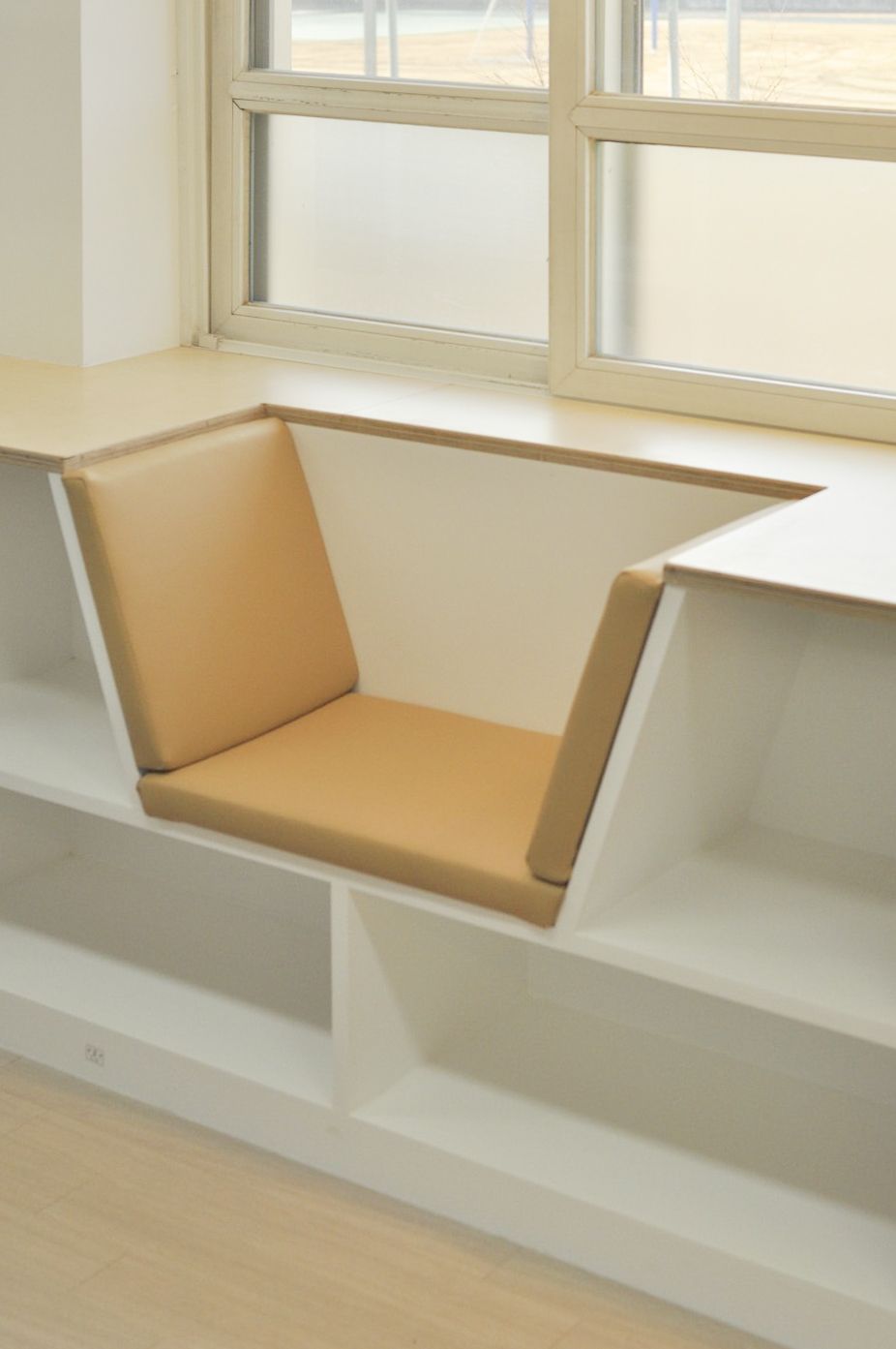 舒适氛围的木质小学校内饰设计-13