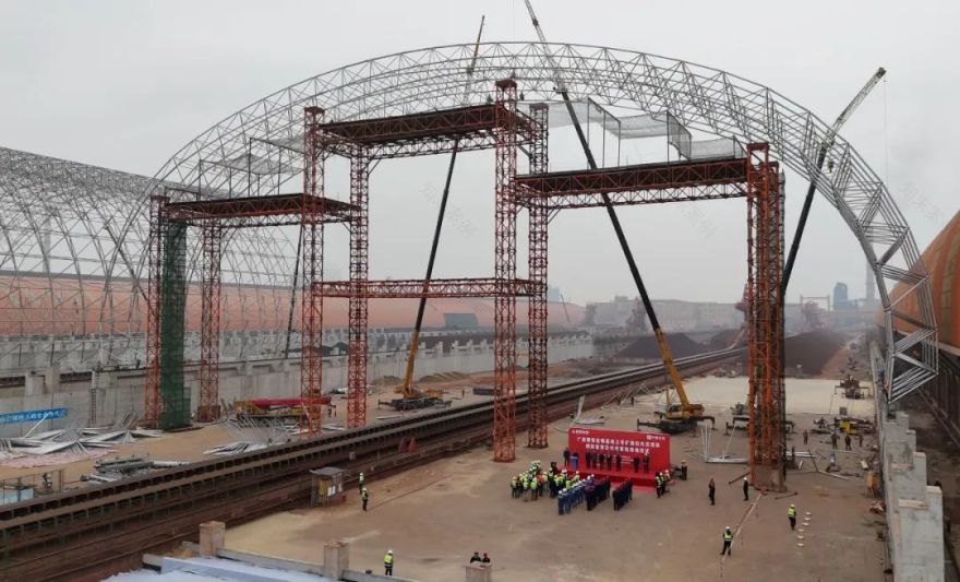 为矿棚披上“低碳外衣”,中建八局广西钢铁三号矿棚和分布式光伏发电项目顺利完成封闭验收和光伏投运-43