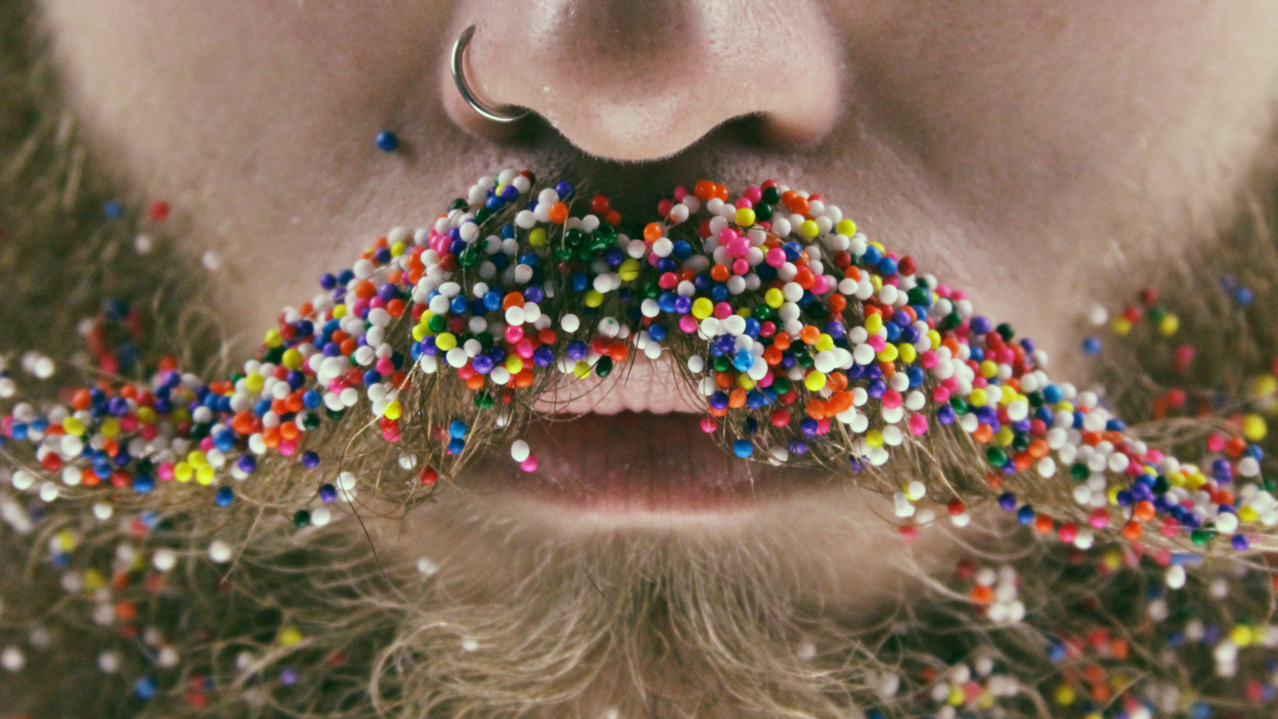 创意闪耀,同性胡须装饰的艺术-26