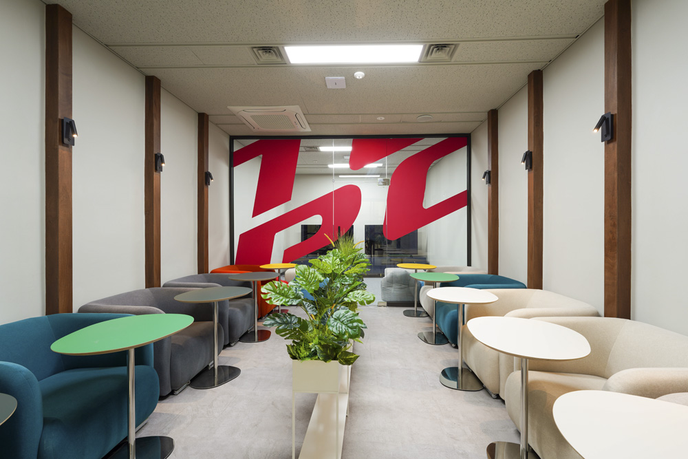 色彩斑斓的 40 平米办公室，打造活力工作空间-8