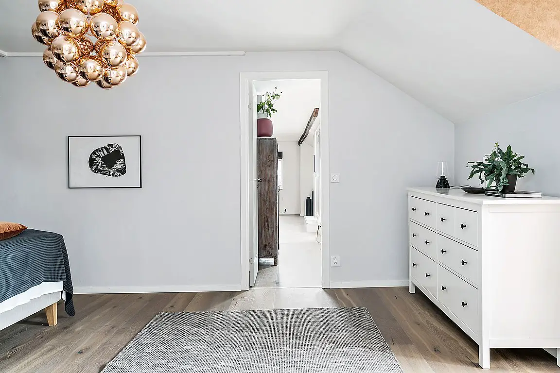 瑞典灰调复式公寓设计，中世纪城市美景尽收眼底-12